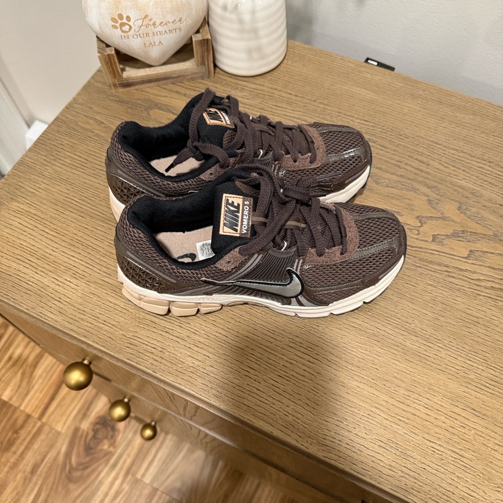 Nike Brown and Black Athletic Shoes